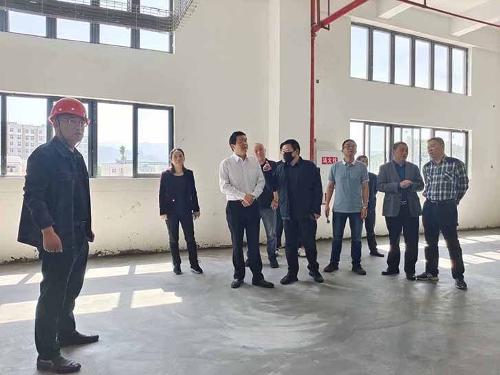 重慶市農(nóng)委畜牧處向品居處長、晏亮副處長、畜牧總站李發(fā)玉研究員等一行到重慶69畜牧調(diào)研指導(dǎo)