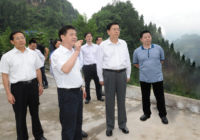 時任國務(wù)院副總理、中共中央政治局委員、重慶市委書記張德江視察重慶69